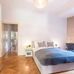 - Spacious - Classic Charm Lejlighed