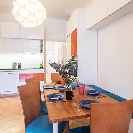 Apartman - Spacious - Classic Charm