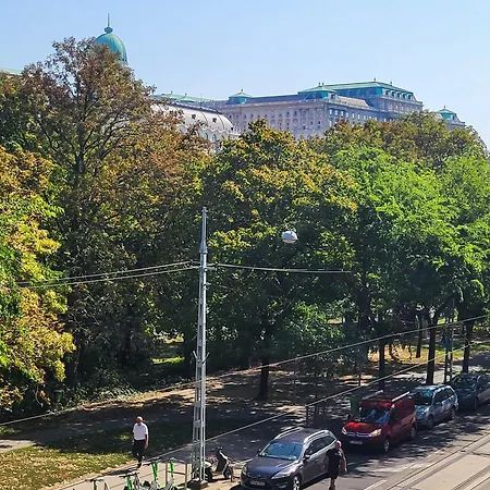 Apartament - Spacious - Classic Charm *