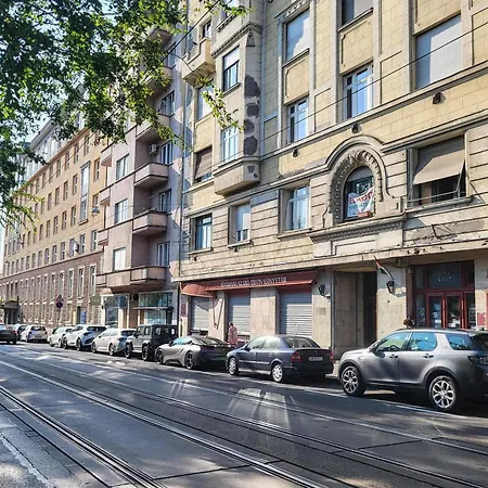 - Spacious - Classic Charm Apartment