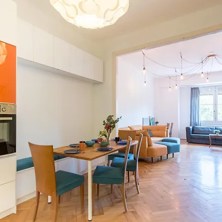 - Spacious - Classic Charm * Budapest