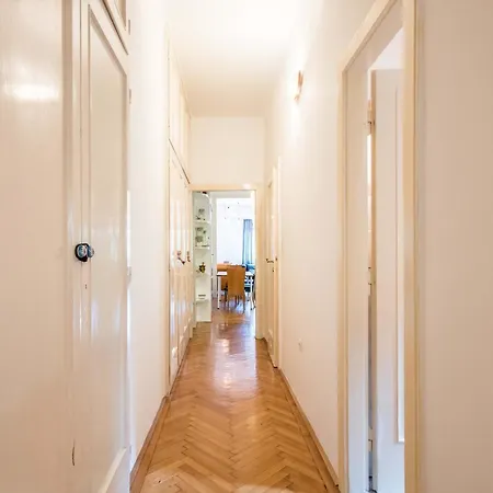 - Spacious - Classic Charm Apartment Budapest
