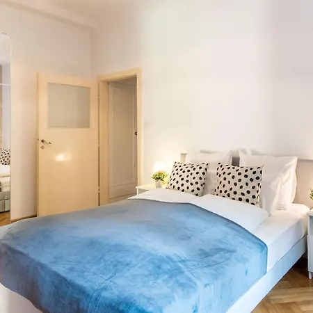 Apartment - Spacious - Classic Charm Budapest