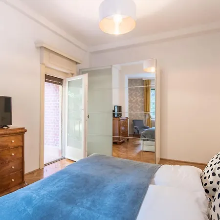 - Spacious - Classic Charm * Budapest