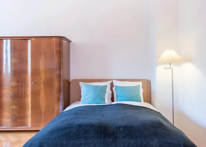 Apartment - Spacious - Classic Charm *