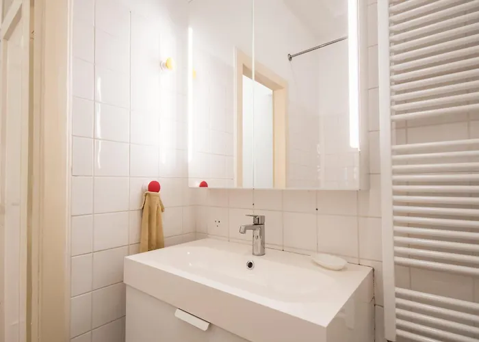 Apartment - Spacious - Classic Charm *