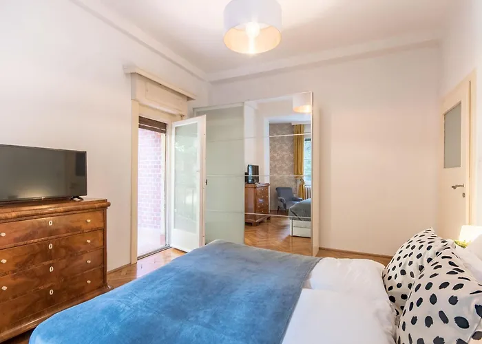 - Spacious - Classic Charm * Budapest