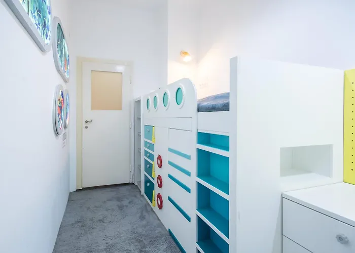 - Spacious - Classic Charm Apartment Budapest